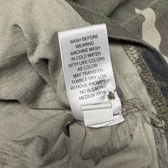 Camouflage Hoodie - Tee with front pocket - Picture 12 of 16